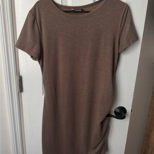 Short Sleeve T-Shirt Dress in Taupe Brown